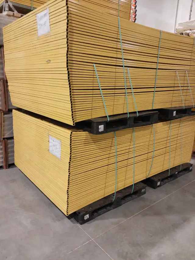 New 9.5' x 6' New Yellow Metal Fence Panels | Other | Edmonton | Free ...