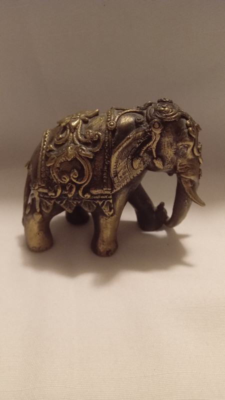 Vintage Brass Elephant in Arts & Collectibles in Barrie