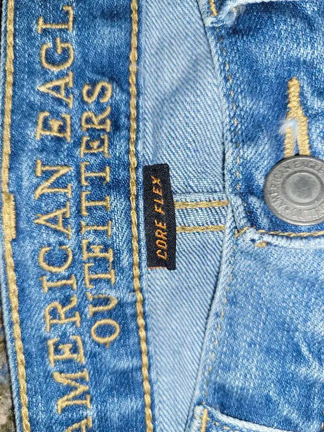 31/32 american eagle jeans in Men's in Napanee - Image 3