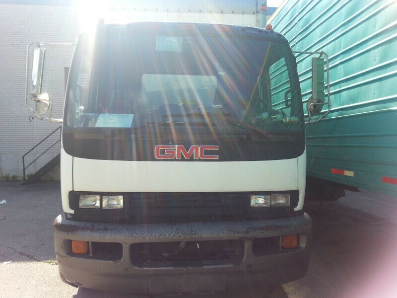 2002 GMC T 7500 24 FEET DIESEL STRAIGHT TRUCK TAILGATE GOOD TIRE