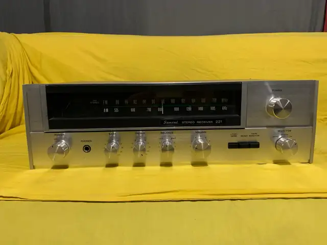 Sansui 221 Receiver in Stereo Systems & Home Theatre in Calgary - Image 2