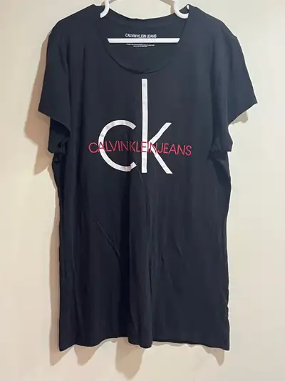Calvin Klein black T-shirt sz S, View more