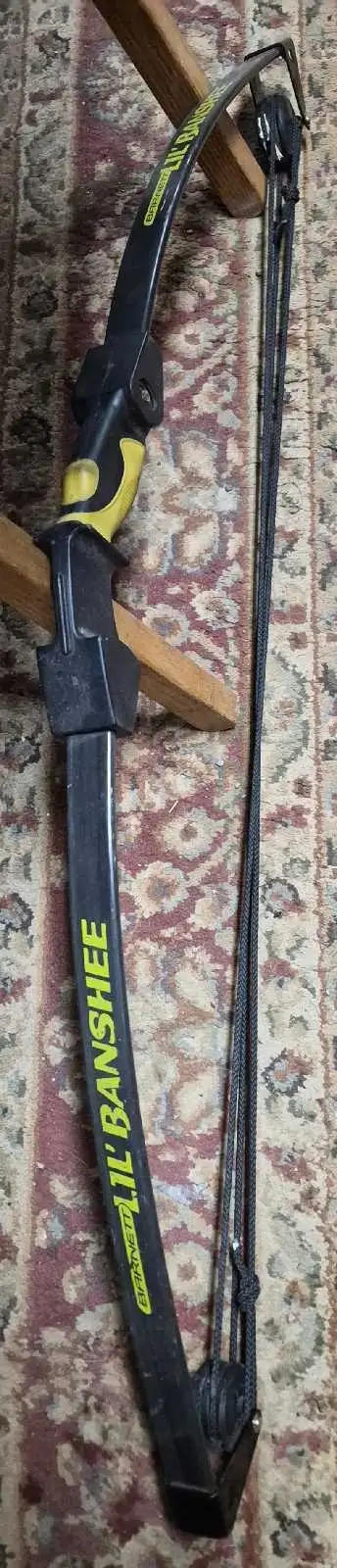 I'm selling a used Barnett Lil Banshee compound bow, perfect for introducing youngsters to archery....