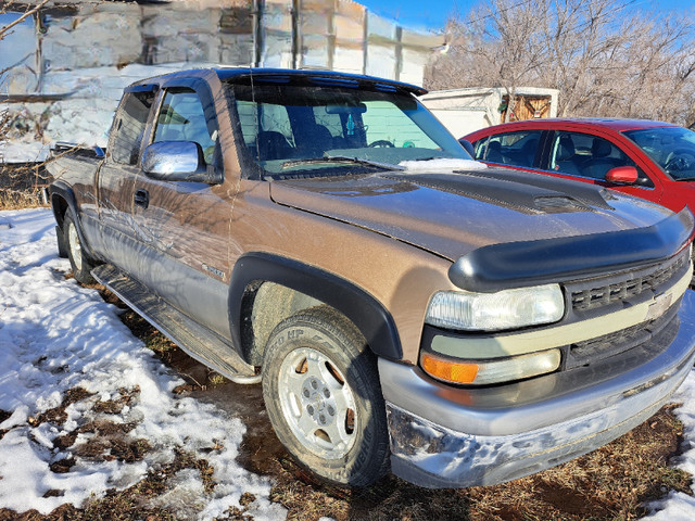 2000 CHEVROLET SILVERADO  1500 EXTENDED CAB in Cars & Trucks in Swift Current - Image 2