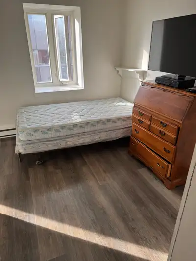 chambre libre pour personnes tranquille et propre