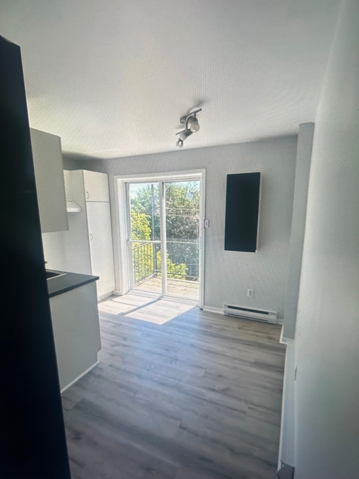Superbe 4 1/2 Rosemont **RABAIS $500 pour septembre ** — photo 2