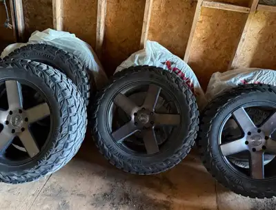 20” Dub Ballers Rims with 33” Predator All Terrain Tires