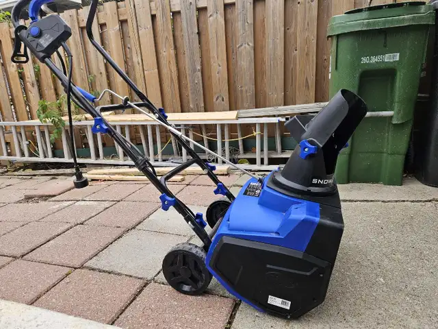 SnowJoe Electric Snow Blower in Snowblowers in City of Toronto - Image 2