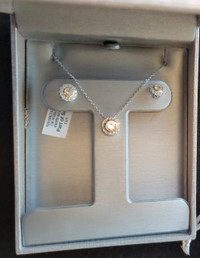 White sapphire flower pendant and earring set,