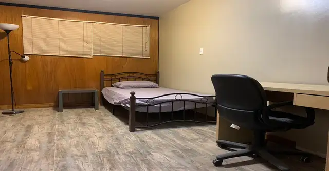Room - Basement - FEMALE only - Mohawk - St-Jo Hosp - Apr 1st