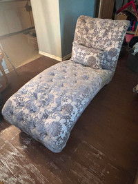 Accent chair/ chaise