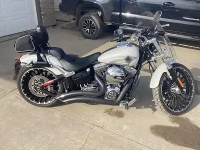 2017 Harley Davidson breakout with stage 2 exhaust. Crushed ice denim in Color, comes with swing arm...