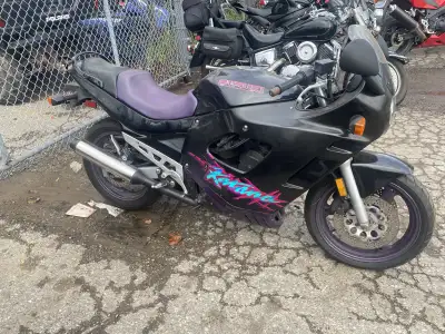 Amazing condition suzuki kitana 600f needs nothing but a kitchstand switch which can be overrode and...