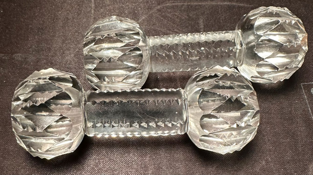 Pair of Vintage Cut Glass Knife Rests / Barbells (3.5 inches) in Arts & Collectibles in Edmonton - Image 3