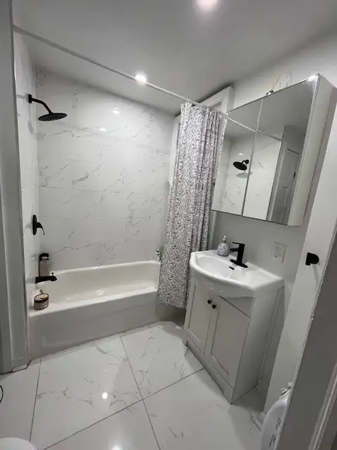 Ahuthsic,  Beau 4 et demi, 2 chambre fermées