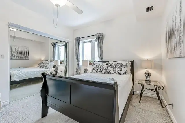 1 Bedroom, 1 Bathroom Top Floor Corner Suite Condo For Rent in Long Term Rentals in Markham / York Region - Image 3