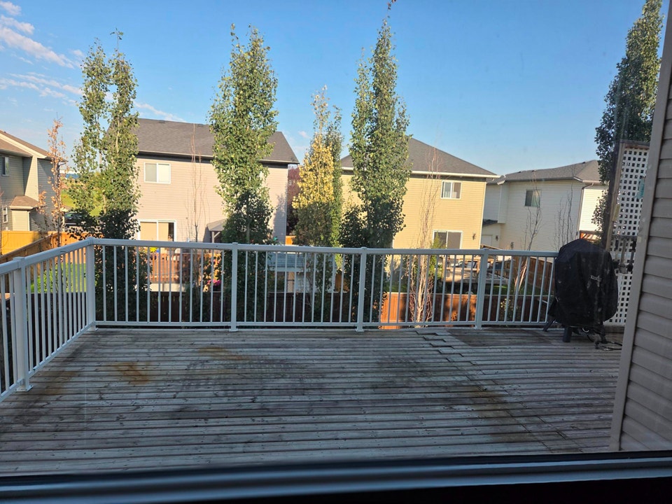 BEST VALUE IN AIRDRIE! 3bd 3bth Dbl garage, yard & deck 5