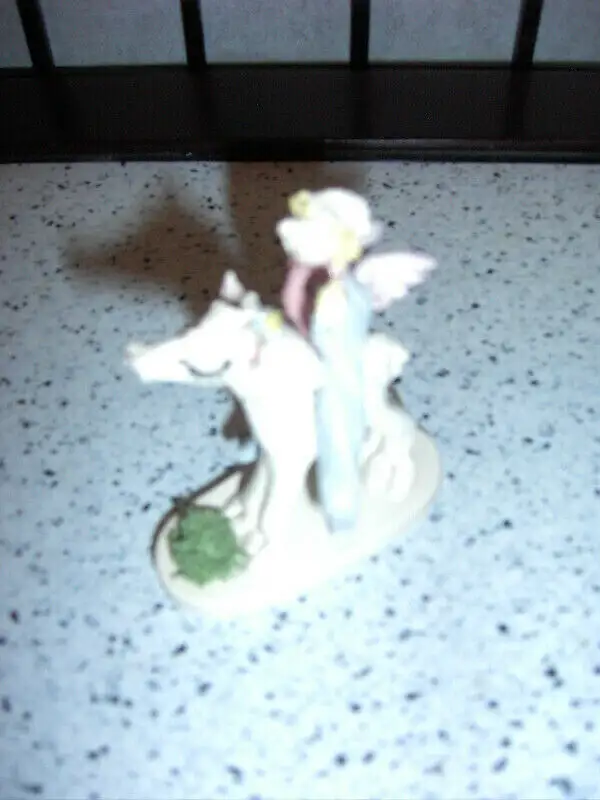 2 Vintage Figurines in Arts & Collectibles in City of Halifax - Image 3