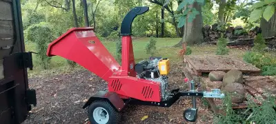 Wood chipper for rent. Comes with operator, and climber. Contact for more info. Serving the Niagara...