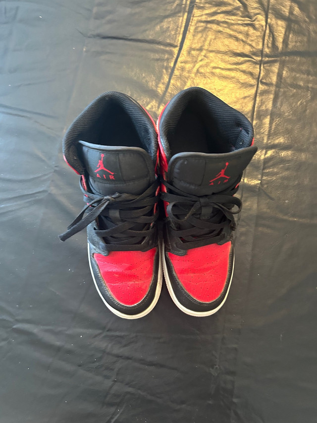 Air Jordan 1 mid band size 6 boys in Kids & Youth in St. Catharines - Image 4