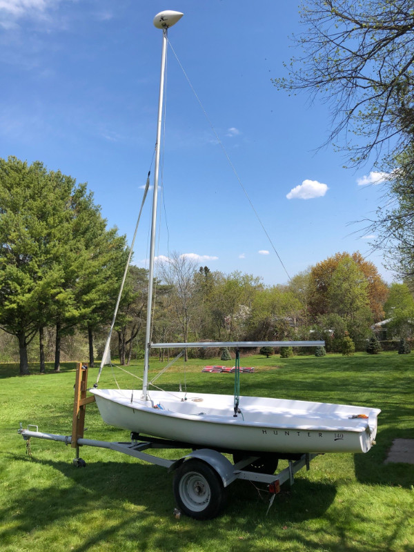 2010 Hunter Sailboat - Excellent condition with trailer in Sailboats in Peterborough - Image 2