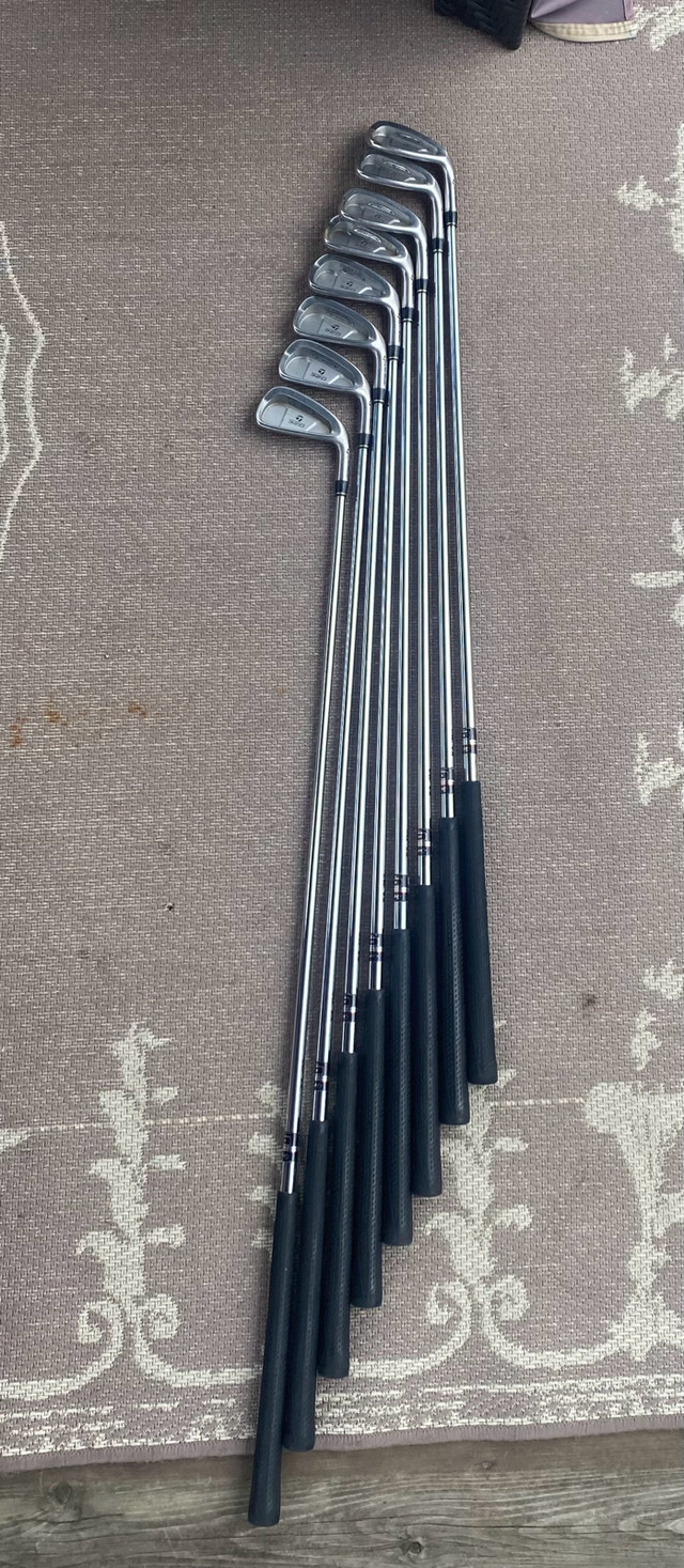Taylor made T320 irons set (3-pw) in Golf in Oshawa / Durham Region - Image 2