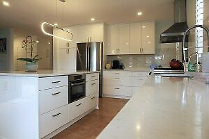 High gloss white flat on sale up to 60% off 10x10 only in Cabinets & Countertops in Burnaby/New Westminster - Image 4
