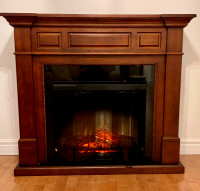 Dimplex Newport Electric Fireplace/Mantel – Mint Condition