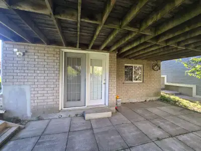 Located in Guelph South End. It is suitable for single couple. Less than a minute walk to bus stop,...