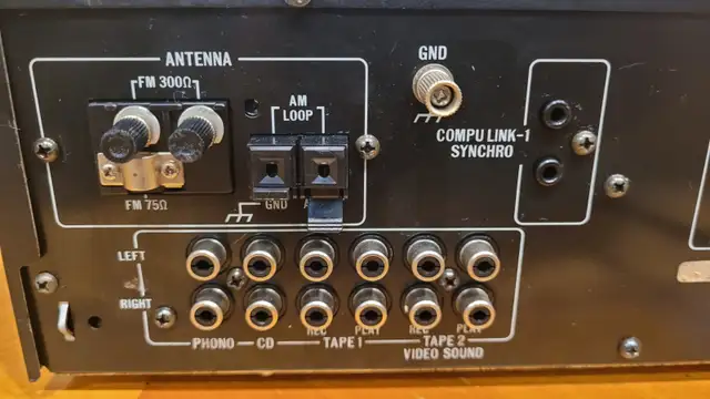 JVC RX-401 AM/FM Computer Controlled Stereo Receiver in Stereo Systems & Home Theatre in Mississauga / Peel Region - Image 9