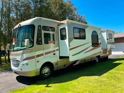 2006 Coachmen Aurora Class A motorhome in excellent condition. - 35 feet long with living room and b...