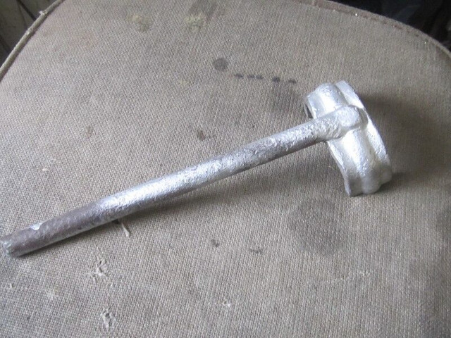 1940s BLACKSMITH CAST IRON WAGON WHEEL WRENCH $20 RANCH FARM in Arts & Collectibles in Winnipeg