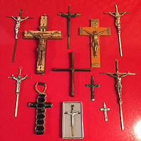VARIOUS DIFFERENT AND INTERESTING RELIGIOUS CROSSES