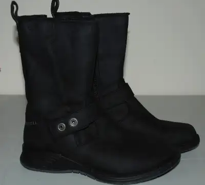 WOMEN - LEATHER BOOTS - SIZE 5, View more