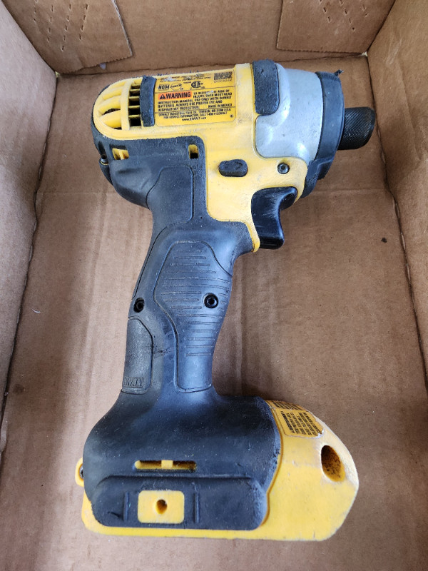 DEWALT 20V MAX Lithium-Ion Cordless 1/4" Impact Driver #DCF885 in Power Tools in Windsor Region
