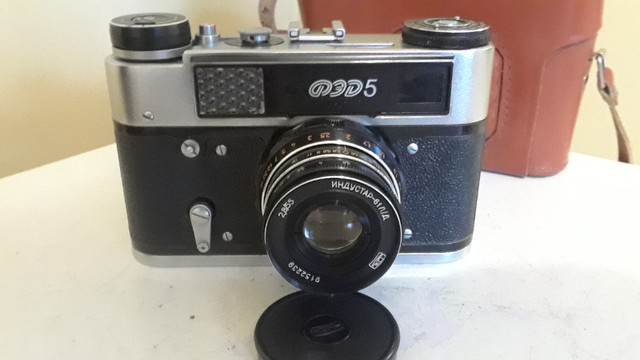 Vintage FED 5 Rangefinder Film Camera in Arts & Collectibles in Gatineau - Image 3