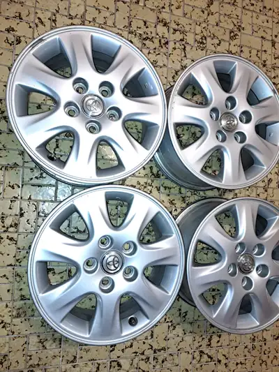IF YOU SEE THIS ADD, THE MAGS ARE AVAILABLE, DO NOT ASK IF AVAILABLE. TOYOTA CAMRY ALLOY MAGS, 15"....