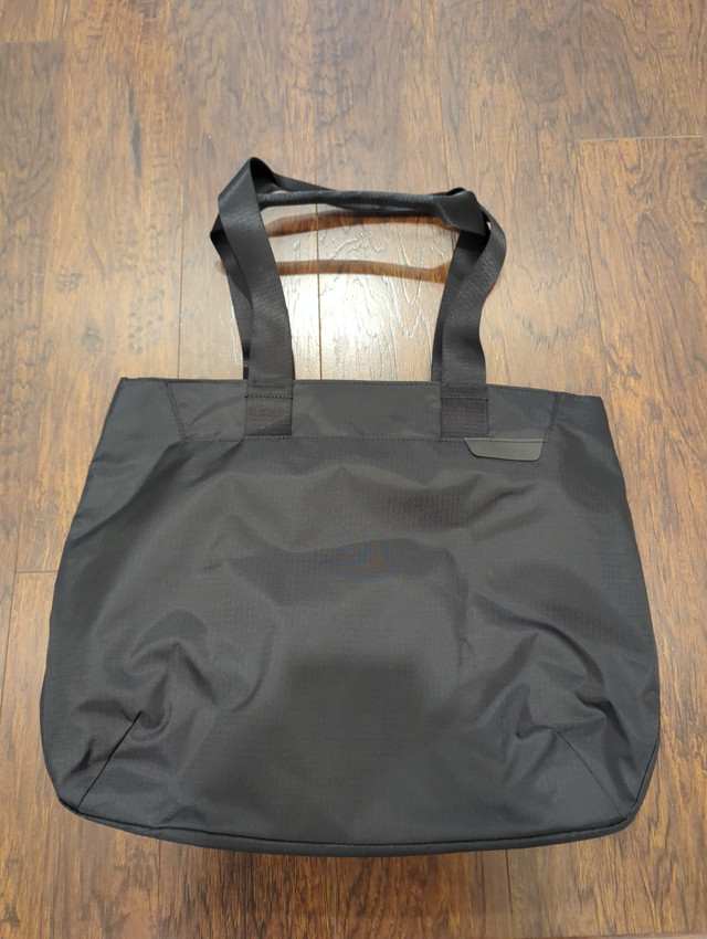 Alpaka Elements Tote Medium in Bags & Luggage in City of Toronto