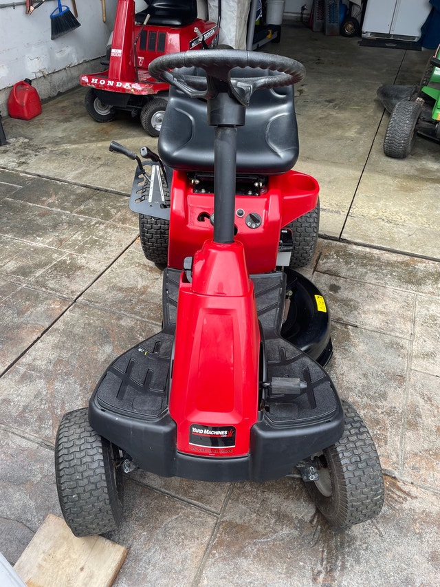 Yardworks lawn tractor riding mower Lawnmowers & Leaf Blowers