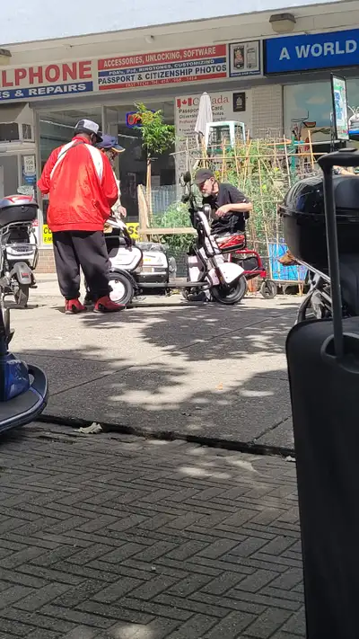 Students or older female... If you need experience or more ... Im offering experience Part time job...