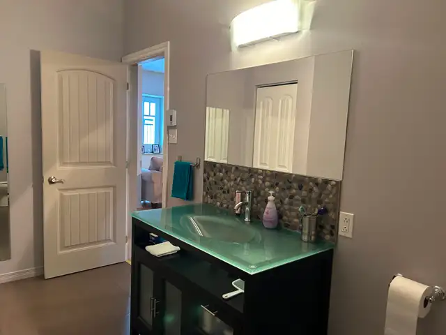 3 1/2 garage, ascenseur, Électros inclus, 1650$ 1er mai