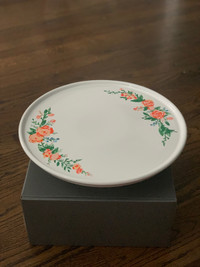 New Le Creuset Floral White Footed Cake Stand