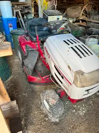 White Outdoor Riding Lawnmower - FOR PARTS