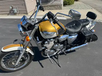 Only 2 owners since new 18465kms collector plate eligible excellent condition comes with stand batte...