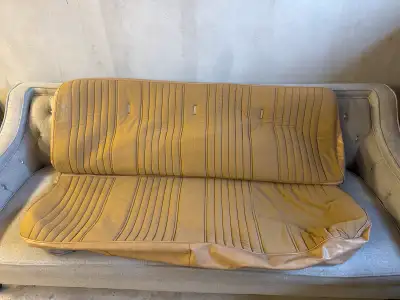 Original Ford bench seat cover 73-78 might fit other frames I’m not too sure. In incredible shape. N...