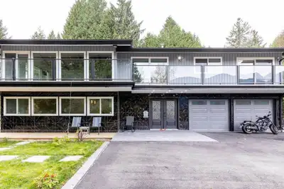Property Details: **Property Type: House (ground level) **Area: 900Sqft **Rooms: 2 bedrooms, 2 bathr...
