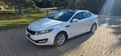 2011 Kia Optima, Automatic, 2.4L 4cylinder engine, Bluetooth, cruise control, very clean local Manit...