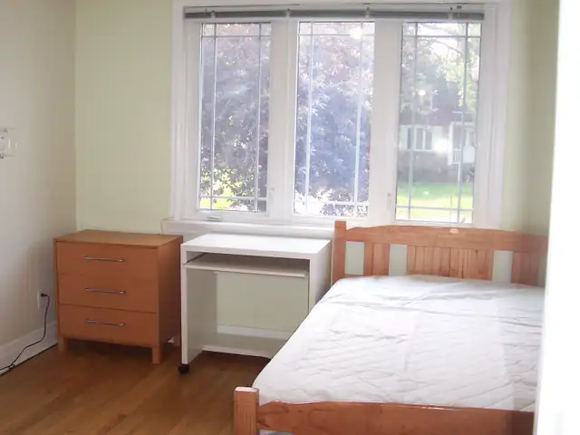 Bright room private washroom by Yonge Finch subway entrance