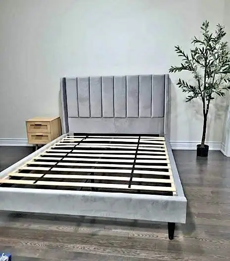Queen Size bed frame new in Beds & Mattresses in City of Montréal - Image 2