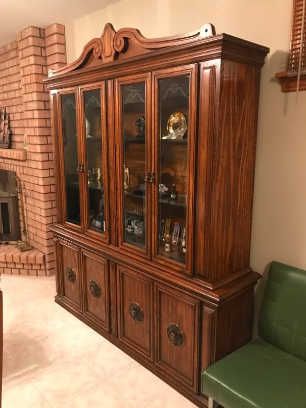 Dining Room Hutch/Buffet/China Display Cabinet in Hutches & Display Cabinets in City of Toronto - Image 2